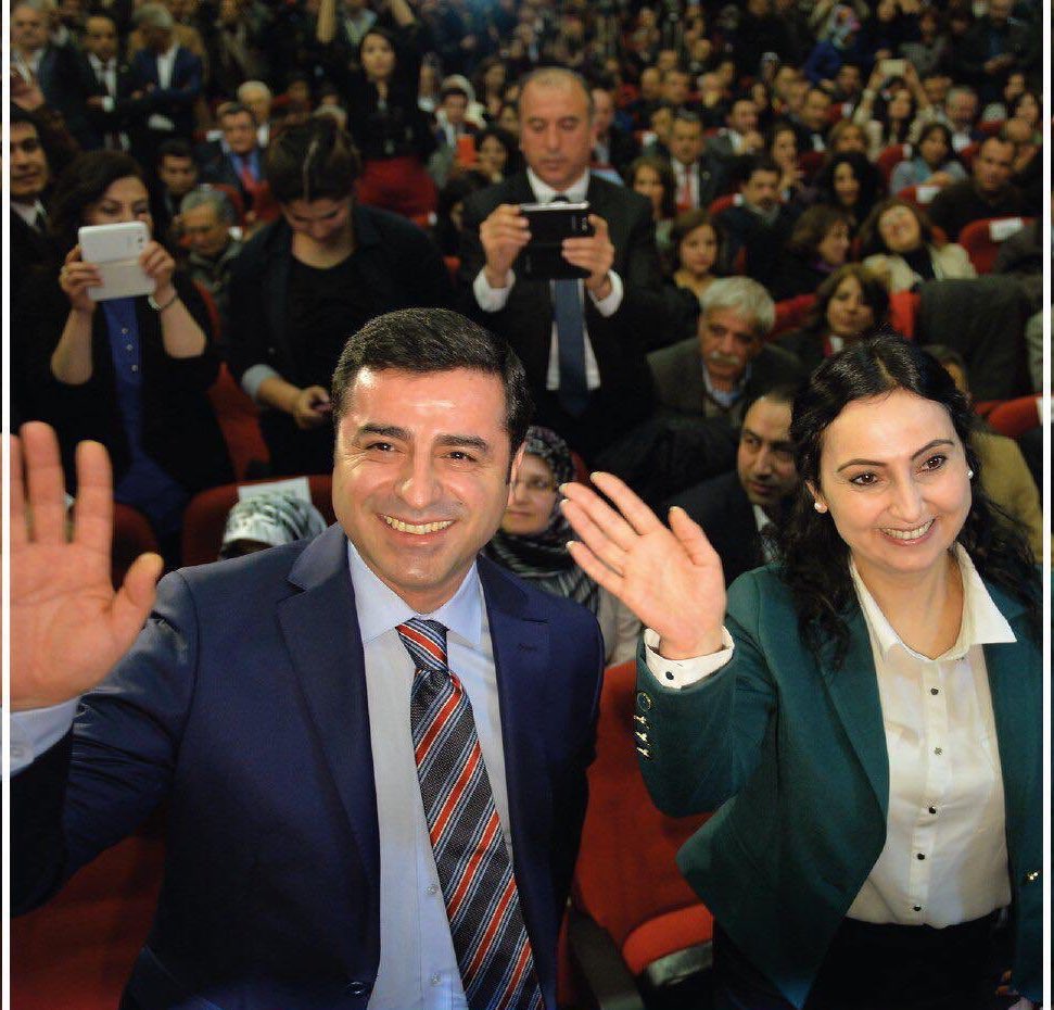 Barış sizede çokkk şey borçlu hasretle aramıza bekliyoruzzz coşkuylaaa 😊