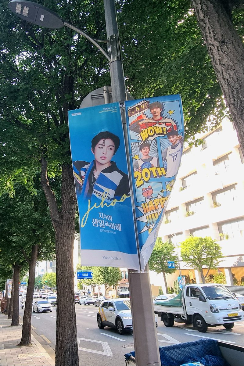 pjhoo0714's tweet image. 오늘부터 광고가 시작되었습니다  ִֶָᐟִֶָᐟ
지후의 예쁘고 멋진 얼굴로 가득한 거리~
시간이 되시면 꼭 보러와주세요 ᵕ̈*
今日から広告が開始となりました ࣪𖤐.ᐟ
#지후생일에심장을바쳐라
#EVNNE #JIHOO #PARKJIHOO
#이븐 #박지후 #ジフ #パクジフ