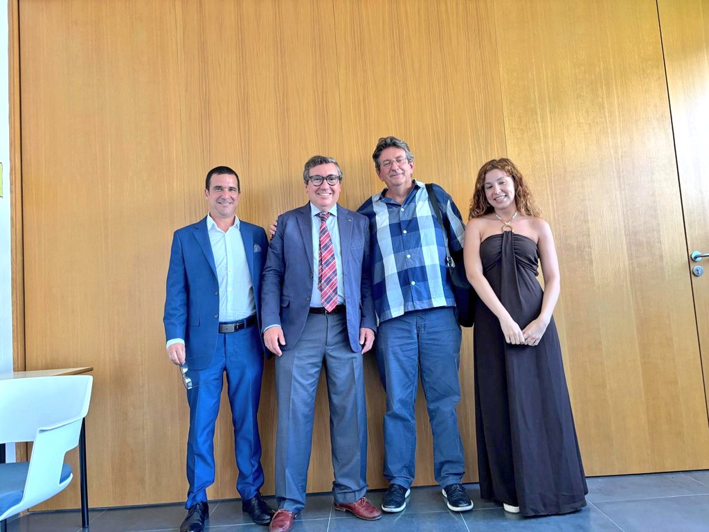Muy contento 😊 de asistir a la defensa 🎓 de la tesis doctoral en <a href="/unisevilla/">Universidad de Sevilla</a> de nuestro compañero <a href="/clparrac/">Carlos Luis Parra-Calderon</a>.
Durante más de 10 años ⏳ hemos colaborado 🤝 con el equipo de <a href="/GiThuvr/">GiTHUVR</a> en múltiples proyectos I+D+i
En la imagen 📸 con los integrantes del proyecto europeo #EUCAIM 🇪🇺