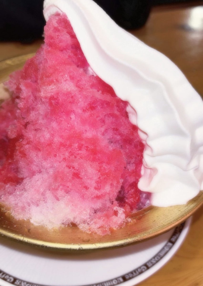 なにこのソフトクリームの盛り方