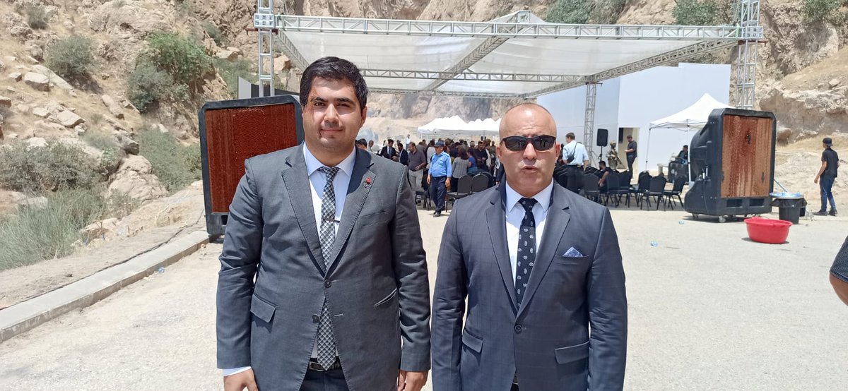 Tarihsel Türk-Kürt ittifakına göndermeler yapılıyordu. 

Bugün PKK'nın silah bıraktığı Cesena Mağarası çok iyi düşünülmüş bir sembol. 

Rezalet bekleyenler hadi gelin. Bu sembolik yere de çamur atın. 

Bu bölge halk arasında Şeyh Mahmud Mağarası olarak da biliniyor. 

Şeyh Mahmud