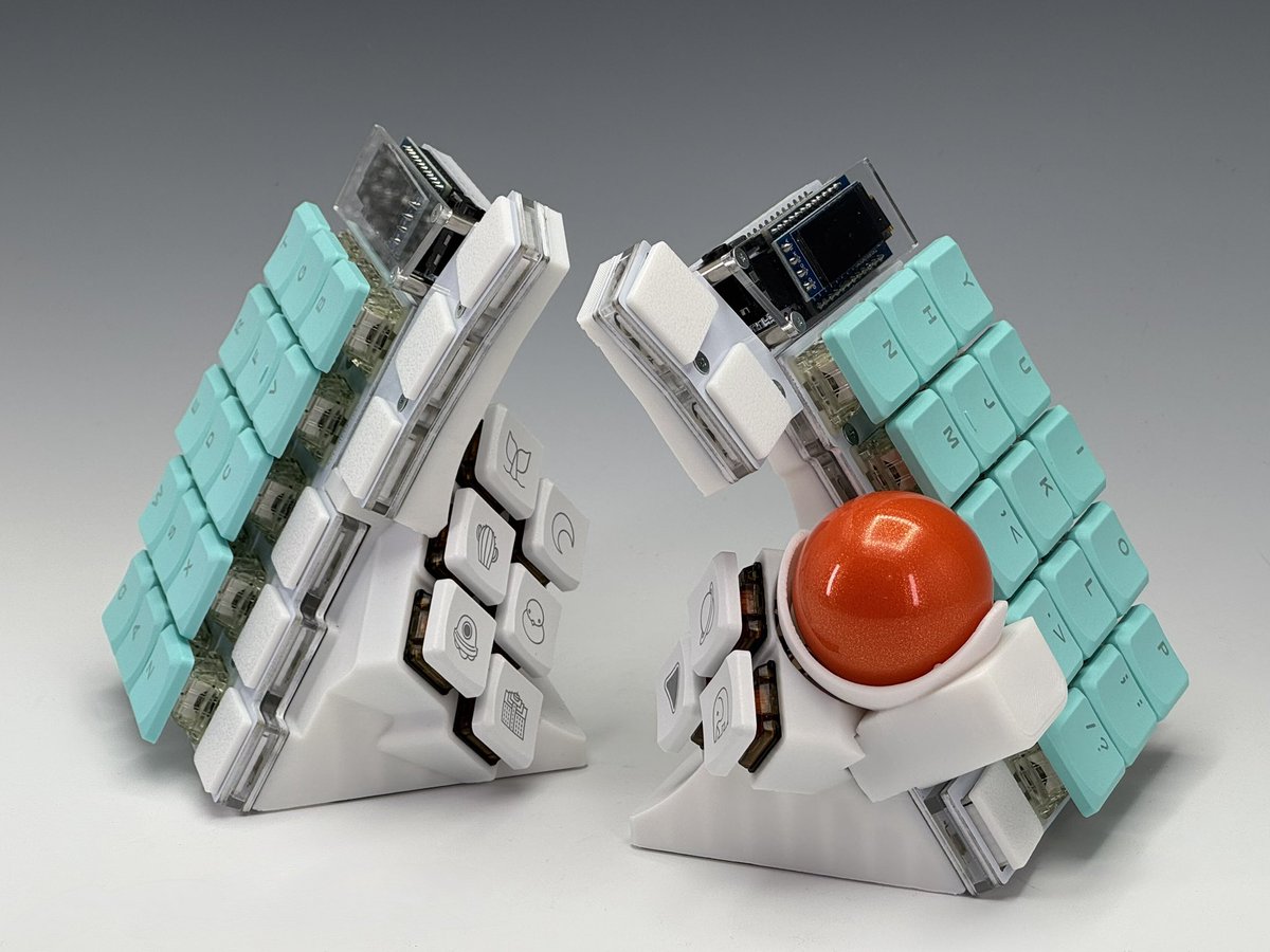 Toriharu_'s tweet photo. Keyball39を改造してテンティング60度、ティルト3度に固定、最下列のキーを基盤から空中配線で移設してサムクラスタを作ってみた。
Switch: Gateron KS-9 Silent 2.0 Switch / Sunset Tactile Choc Switches
Keycap: THT Low Profile Keycaps / COMBI Keycap
#自作キーボード https://t.co/wfdDuUA70r