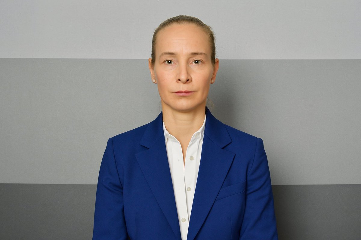 Mit Brosius-Gersdorf an den Abgrund
von Diana-Maria Stocker

Wie schnell normative Prinzipien durch Ideologie untergraben werden können hat die NS-Zeit gezeigt und es zeigt sich auch heute erneut. Dass wir die Schoah, den Holocaust, trotz dicker Lehrbücher, Denkmäler und