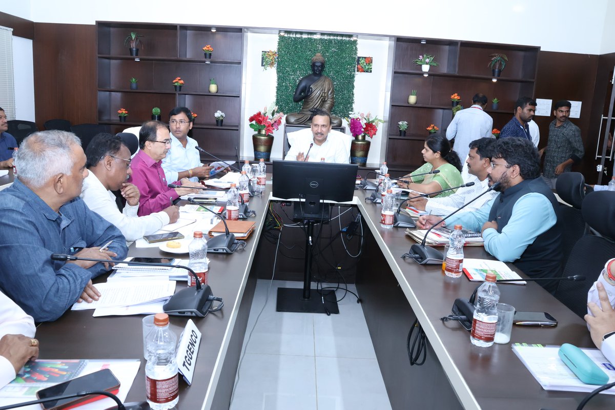 ⚡ యాదాద్రి 🏭థర్మల్ పవర్ స్టేషన్ లోని 5 వ యూనిట్ పనులను జనవరి, 2026 నాటికి పూర్తి చేసి విద్యుత్ ఇచ్చేలా చర్యలు తీసుకోవాలని,పవర్ ప్లాంట్ లోని ముఖ్యమైన పనుల పూర్తి పై అధికారులు ఎక్కువ దృష్టి కేంద్రీకరించాలని రాష్ట్ర ఇంధన శాఖ ప్రిన్సిపల్ సెక్రెటరీ #నవీన్_మిట్టల్ ఆదేశించారు.