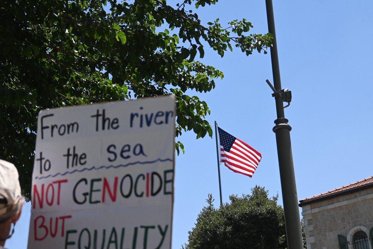 flom_jess's tweet image. Free Jerusalem activists demonstrated today in front of the American consulate with messages against the concentration camps in Gaza ("humanitarian camp") with which the United States cooperates together with Israel, and against genocide and ethnic cleansing in Palestine.