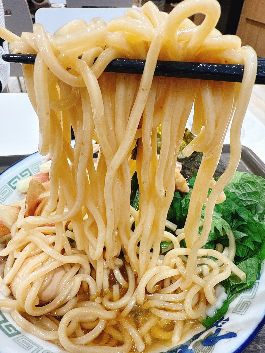 Q3_8686's tweet image. 舎鈴 イオンモール前川
#らーめんウォッチ麺
#舎鈴
🍜茗荷大葉冷やしかけ大＋特製＋茗荷＋大葉＋鳴門わかめ
今日も、あっちーあっちーあっちーばっちーな！
キタ〜夏の風物詩…織田裕二か舎鈴ひやかけ
とい薬味オブザイヤートッブがここに
しょっぱ旨と言ってる通り塩味強めだが魚出汁もしっかり文字数