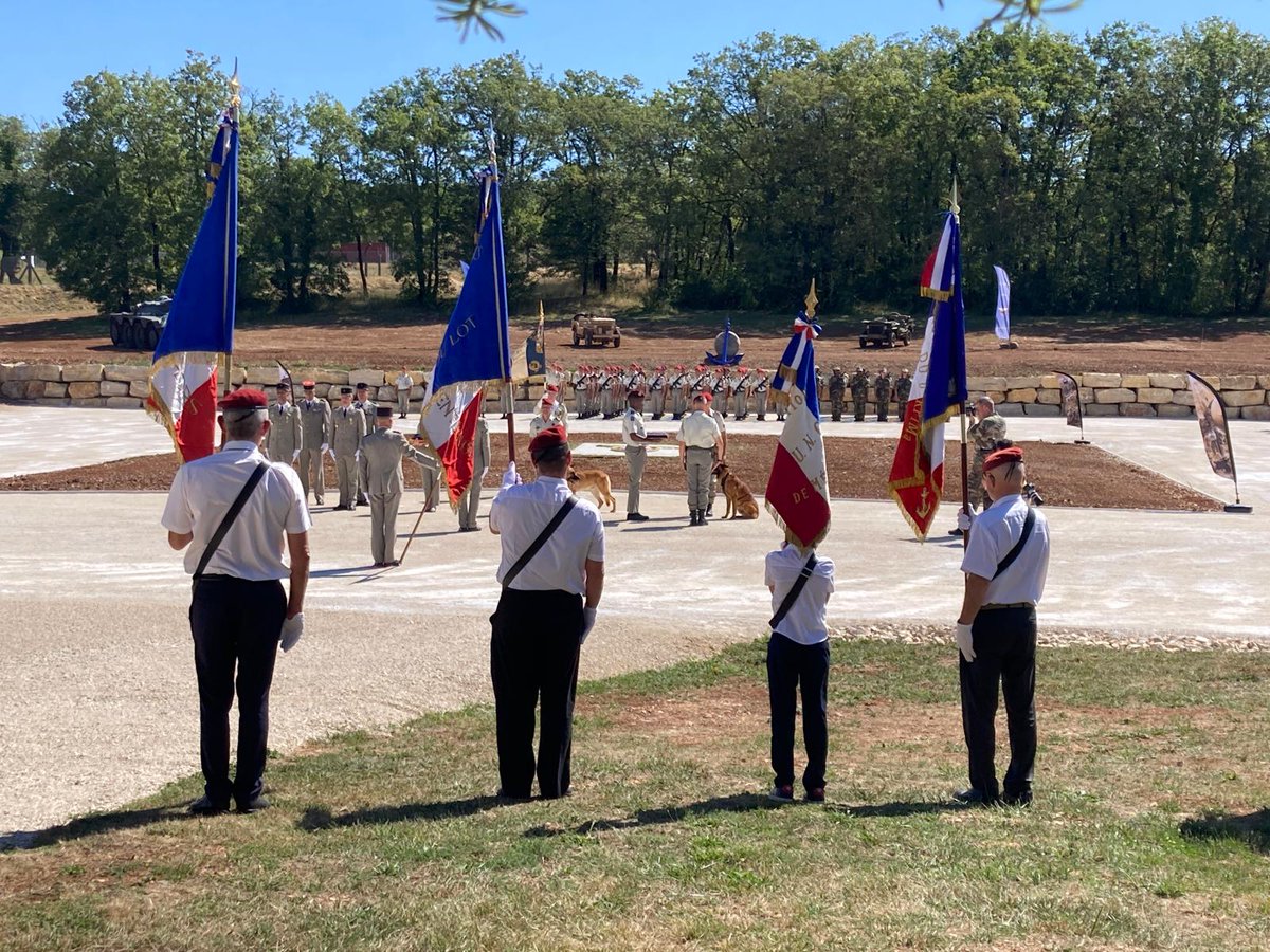 DSDEN82's tweet image. Passation de commandement au camp militaire de Caylus. L'inspecteur académique @LeNormandCyril1 en a profité pour rencontrer et échanger avec le nouveau lieutenant-colonel Olivier Sliwanski.