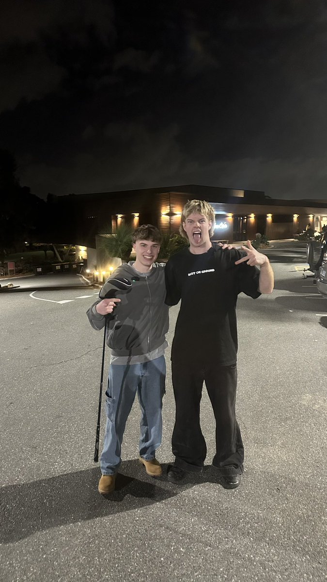 Live now with <a href="/Jqddy/">Juddy</a> irl Perth 

twitch.tv/boggles