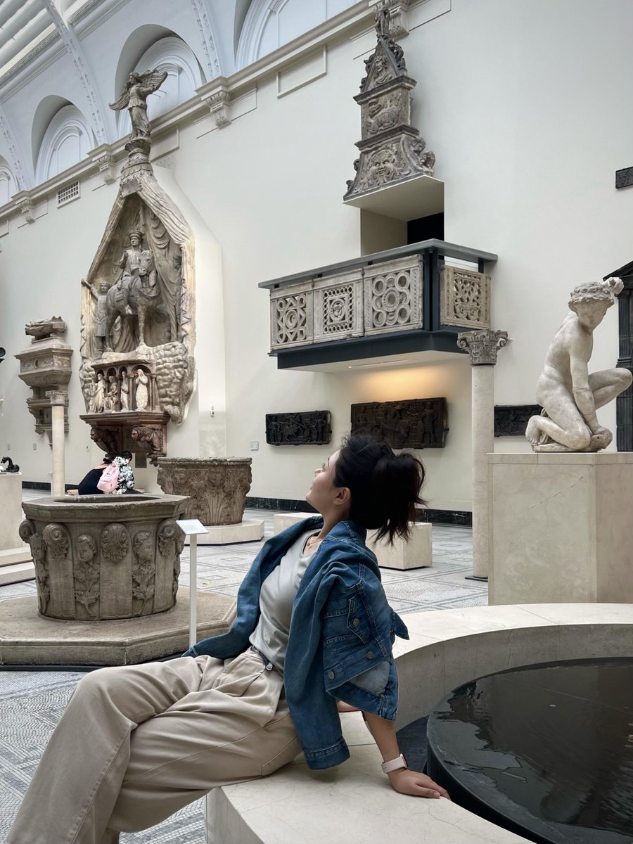 Smith5401Olivia's tweet photo. 📸 When you visit a museum and trust random strangers with your one and only photo memory... 🥹🙏
Sometimes blurry, always full of heart.
#TouristLife #StrangerPhotoChallenge #MuseumMoments https://t.co/WcAv089iLq