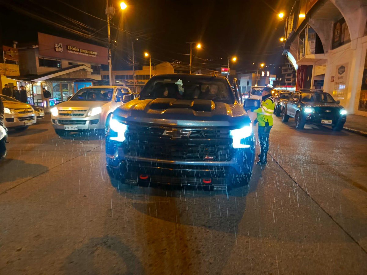 🔴#Cuenca| Dos personas aprehendidas por alcoholemia y 40 citaciones, es el resultado de operativos de control de tránsito realizados anoche por la EMOV EP Cuenca