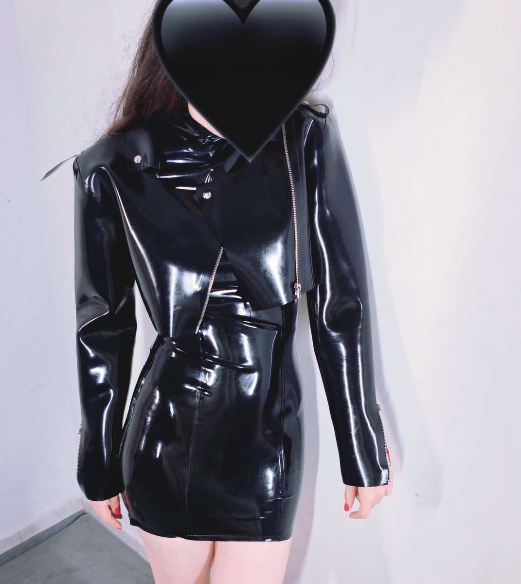 Ready for hang out 🖤 latex dress + latex jacket 
<a href="/LumaoCrafts/">鹿猫工坊</a> 
#LatexCosplay #rubber #black #badgirl #latex
