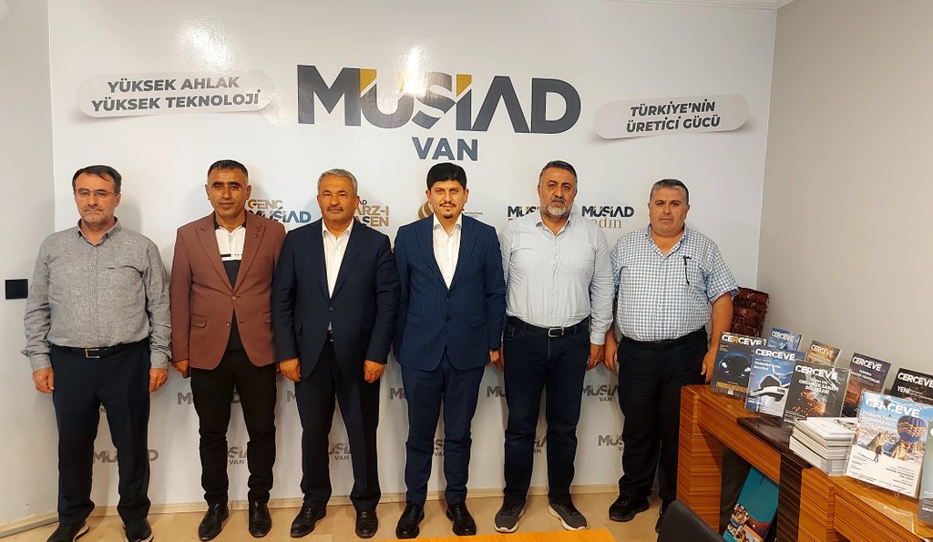 MÜSİAD Van (@musiadvan) on Twitter photo Albayrak Medya Grubu Genel Müdürü Sn. Abdullah HANÖNÜ ve beraberindeki heyet derneğimize ziyarette bulundular. Nazik ziyaretlerinden dolayı kendilerine çok teşekkür ederiz. <a href="/BurhanOzdemirTR/">Burhan Özdemir</a> <a href="/aaras65/">Abdullah Aras</a> <a href="/abdullahhanonu/">Abdullah Hanönü</a> <a href="/AlbayrakMedya/">Albayrak Medya</a> Albayrak Medya Grubu Genel Müdürü Sn. Abdullah HANÖNÜ ve beraberindeki heyet derneğimize ziyarette bulundular. Nazik ziyaretlerinden dolayı kendilerine çok teşekkür ederiz. <a href="/BurhanOzdemirTR/">Burhan Özdemir</a> <a href="/aaras65/">Abdullah Aras</a> <a href="/abdullahhanonu/">Abdullah Hanönü</a> <a href="/AlbayrakMedya/">Albayrak Medya</a>