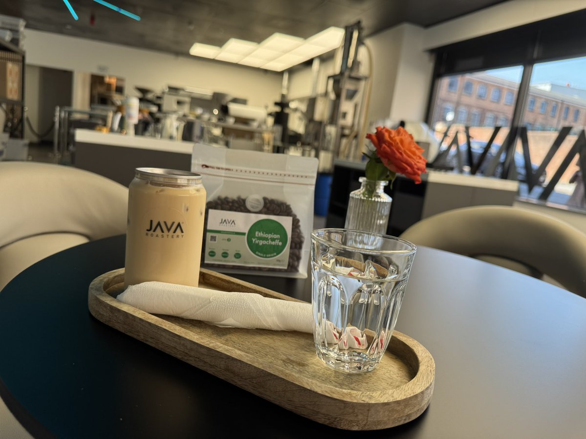 Love the way the #JavaRoastery serve their iced latte in a glass jar with a ring pull!
#JQCoffee #JQLife #CharlotteStreet