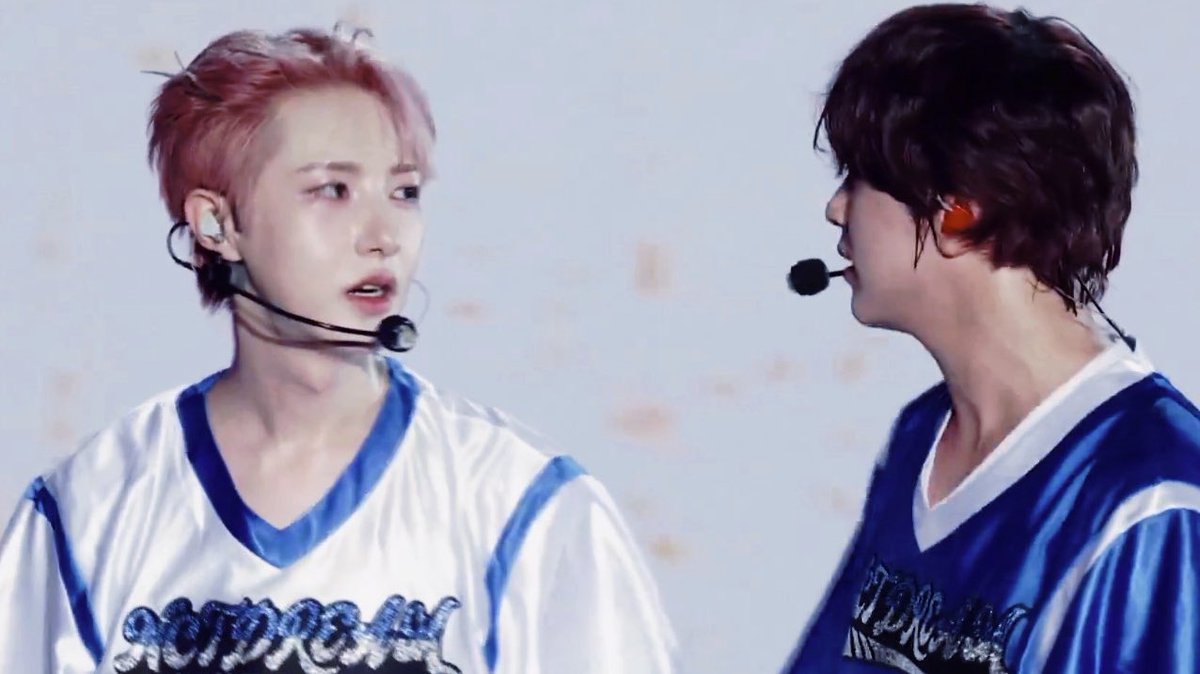 “예쁜 여자 친구와”