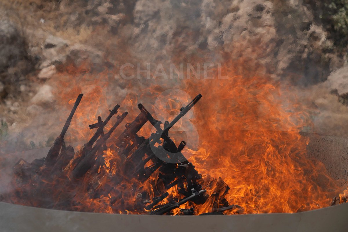 Defence_Index's tweet image. JUST IN: A 40-year war may finally be ending.
In northern Iraq, PKK militants have symbolically burned their weapons, beginning a summer-long disarmament process that could close one of the Middle East’s longest-running insurgencies.
🔹40,000+ killed since 1984
🔹PKK is listed…
