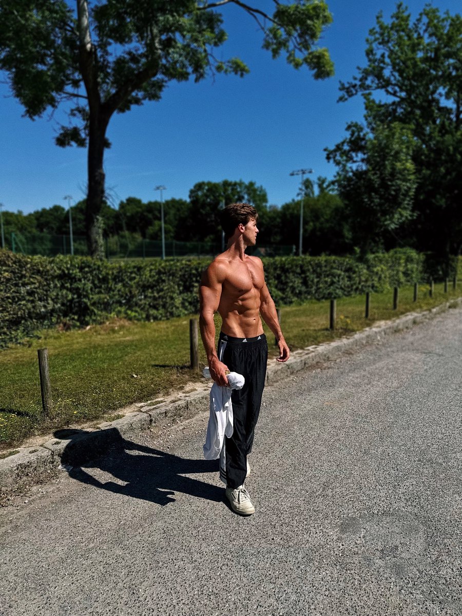 mralexthomas's tweet image. Most men’s lives are cooked because they:
Eat BS food
Sleep like shit
Hang with losers
Waste money on dopamine hits
Never move their body with intent
Your physique is the mirror of your discipline.
Get lean, get strong, get dangerous
Fix your diet. Train like your life…