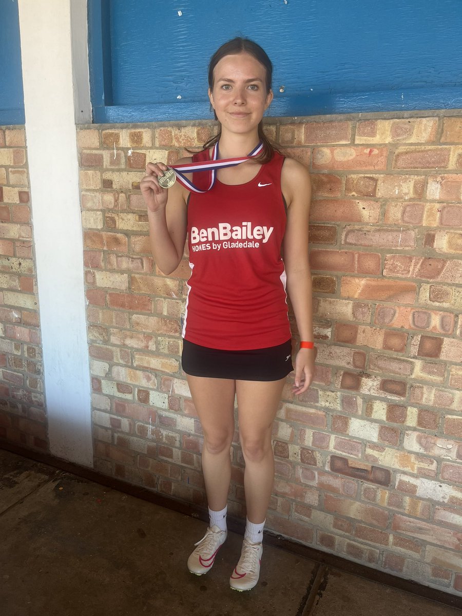 Gold in the Year 10 girls 300m 🥇👏