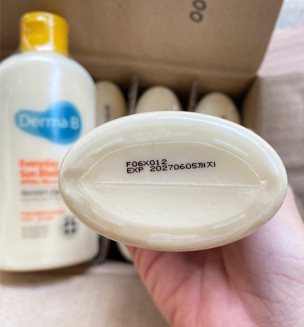 numjshop's tweet photo. ❤️🔥พร้อมส่ง "Derma: B Everyday Sun Block SPF50+ PA+++ กันแดดเนื้อโลชั่นบางเบา ไม่เหนียว ไม่เป็นคราบ ใช้ได้ทุกวัน ใช้ได้ทั้งผิวหน้าและผิวกาย เพิ่มความชุ่มชื้น ช่วยเสริมและป้องกันผิวให้แข็งแรง อ่อนโยนต่อผิว ใช้ได้ทั้งเด็กและผู้ใหญ่
🛒 290฿ 200ml.
#dermab #นัมสต็อค https://t.co/LdDdtFglvz