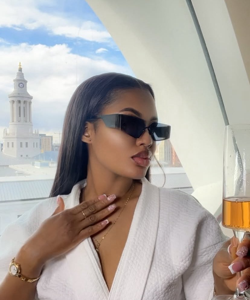 slandabien147's tweet photo. Siping rose, soaking in the view, and feeling blessed, here’s to leveling up, loving harder and my best life❤️🥂🌹 #chapter62 https://t.co/tfREQktseY