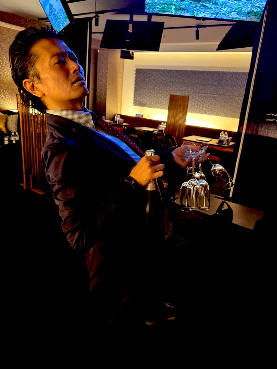 シャンパン祭り！！！秋葉原盛り上がってます！！！