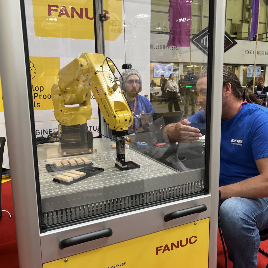 FANUC UK has revealed the six teams of young people who have made it to the final of the WorldSkills UK Industrial Robotics competition, taking place in Wales this November pesmedia.com/fanuc-names-fi…