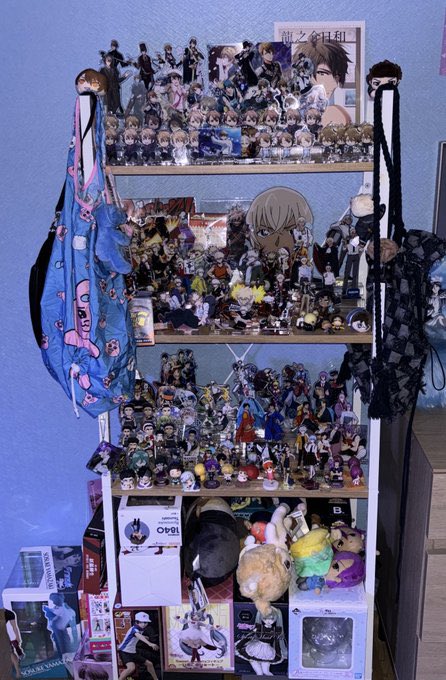 하....내일 집 청소 업체와서
대청소 해서 내방 굿즈존 다 정리중 
우카죠 내힘들다