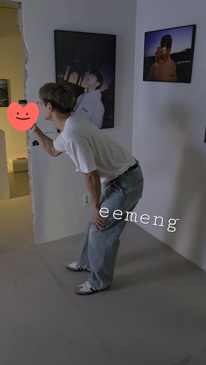 손떨려죽을거같아요 
팔척미남 실존 
민호가 휀걸들 폰 가져가서 사진 찍어줌......