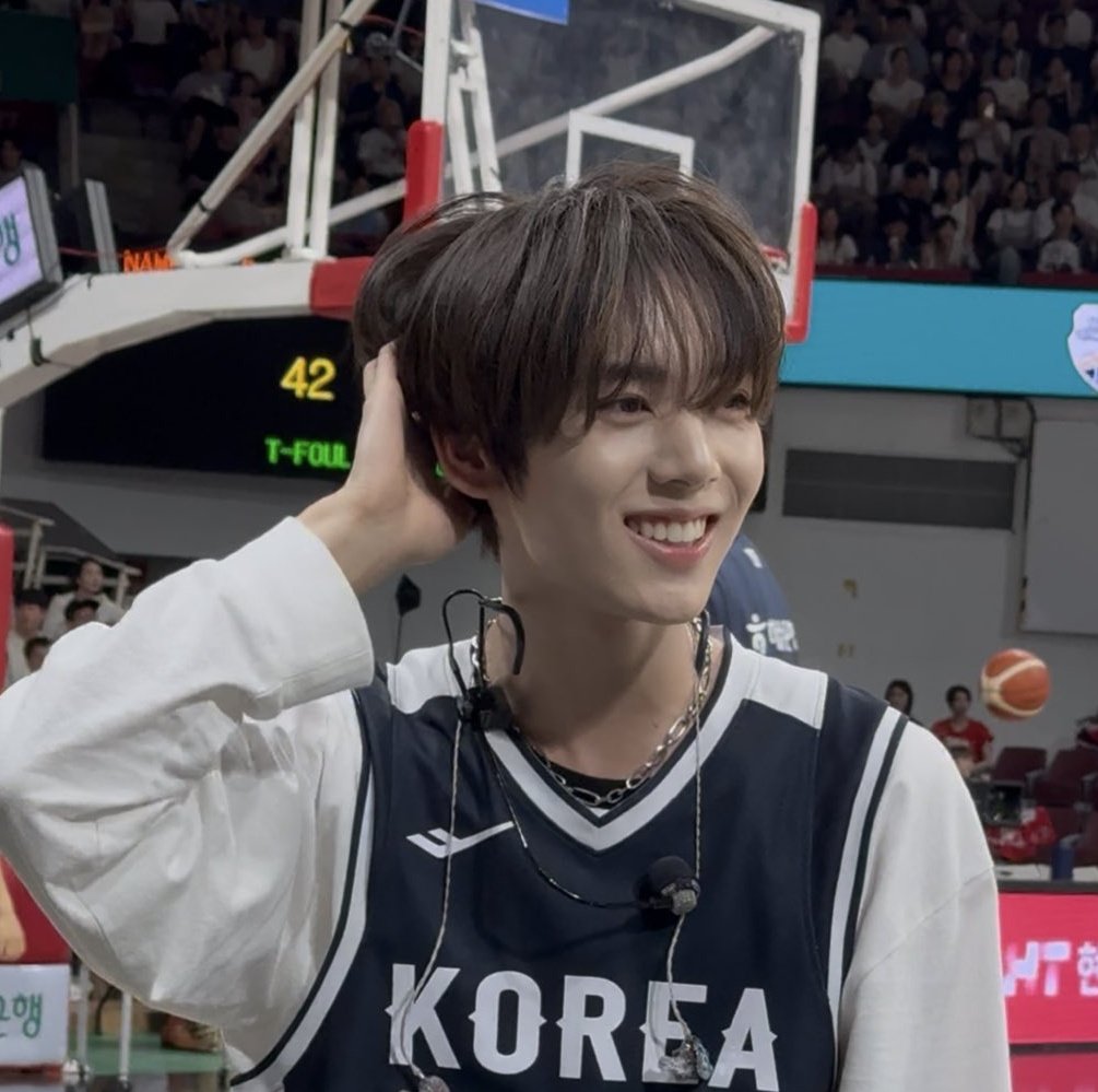 YUJIN IS SO ADORABLE WHEN HE IS SHY