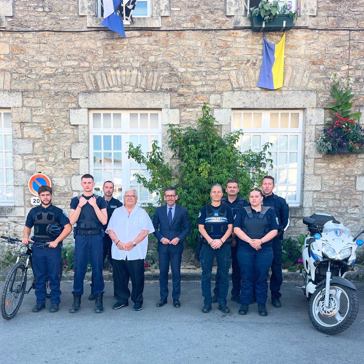 👮‍♂️ Tolérance zéro à Plœmeur : nos effectifs de police municipale triplés cet été. Un nouvel agent, 3 ASVP saisonniers, des patrouilles renforcées et une coordination étroite avec les forces de l’ordre.
🔒 Pour un été serein, on ne lâche rien. #Plœmeur #Sécurité #ToléranceZéro