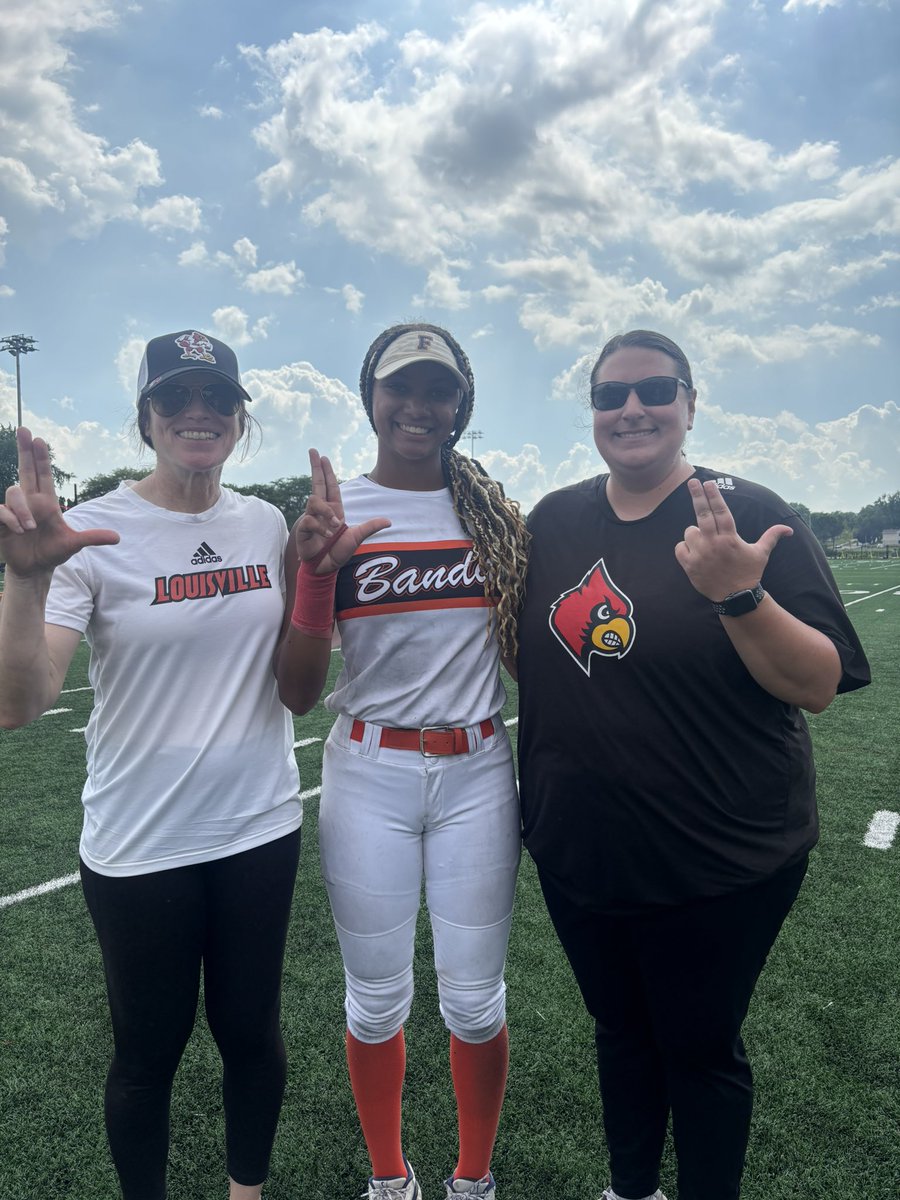 KalianaRay's tweet image. I had a great time at the Connect Camp in Chicago on Wednesday! Thank you for everything I was taught and I’m looking forward to applying the little things to my game.
@Coach2K_OSU @UofL_CoachHolly @GriffJ_13 @CarylDrohan @TonySmithNUSB @oliviaadyan