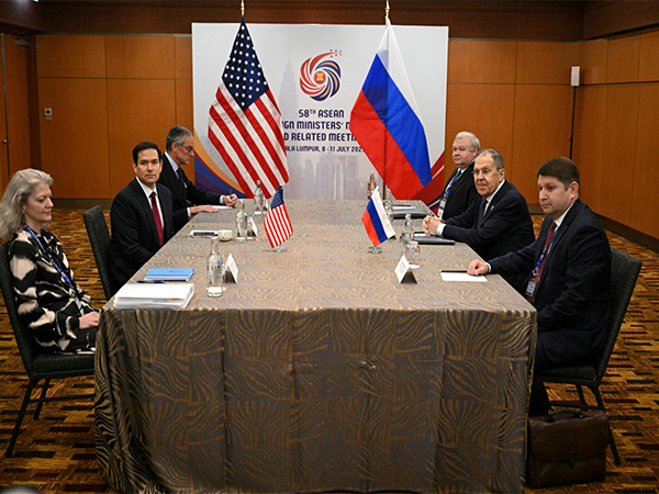 shil_astami's tweet image. Major breakthrough in #UkraineDiplomacy! 🇺🇸🇷🇺 Top diplomats met at the #ASEANSummit to discuss a "new approach" to peace. Could this be a turning point? Read more at rastriyasamachar24x7.in #GlobalPolitics #RussiaUkraineConflict #Diplomacy