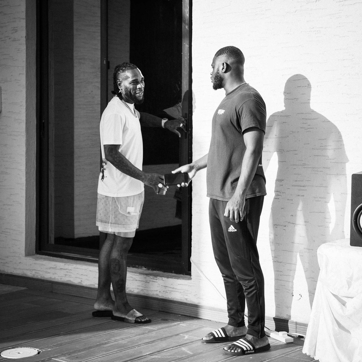 1BENNY7G's tweet image. Burna Boy and Telz so far. 

Wonderful.
Wettin Dey Sup.
Real Life w/ Stormzy.
Naughty By Nature w/ Naughty By Nature. 
Onyeka.
Common Person.
Cloak &amp;amp; Dagger w/ J Hus.
Wild Dreams w/ Khalid. 
I Told Them.
Bundle By Bundle.
Buy You Life.
Dem Dey.
Kabiyesi.