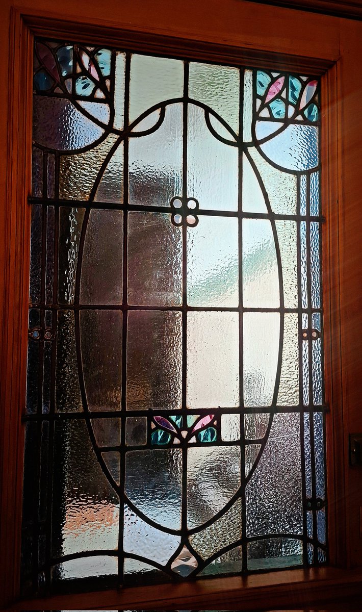 rdwglass's tweet image. Wee repair for this leaded glass window in a West End tenement flat. 1900's. ##stainedglass #glasgow #scotland