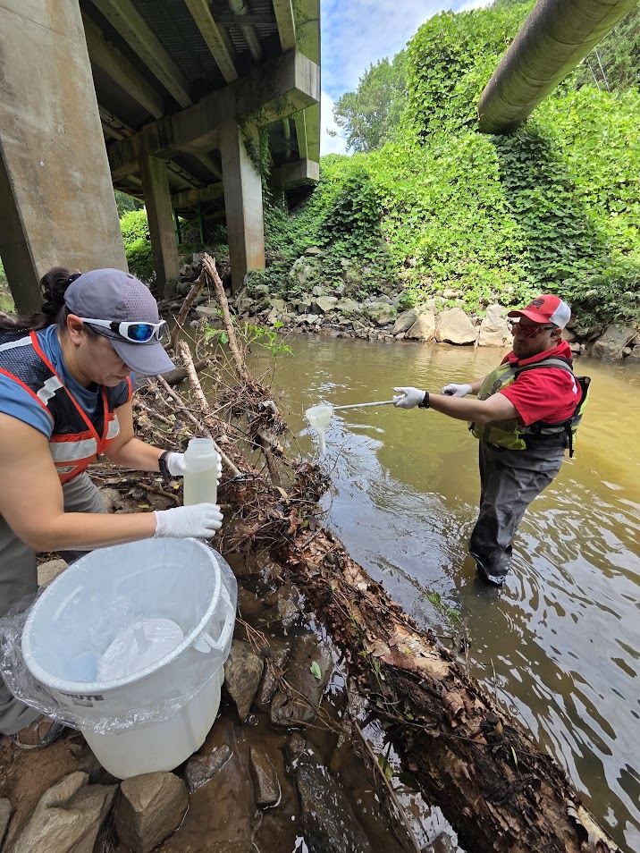 Sope Creek near Marrietta, GA is sampled about 26 times per year as part of the USGS National Water Quality Network program (NWQN). Get all of the data from Sope Creek at ow.ly/PJga50WkGUB. #FieldPhotoFriday Pictured: #SAWSC Scientists Marcie Cruz and Chris Henry.