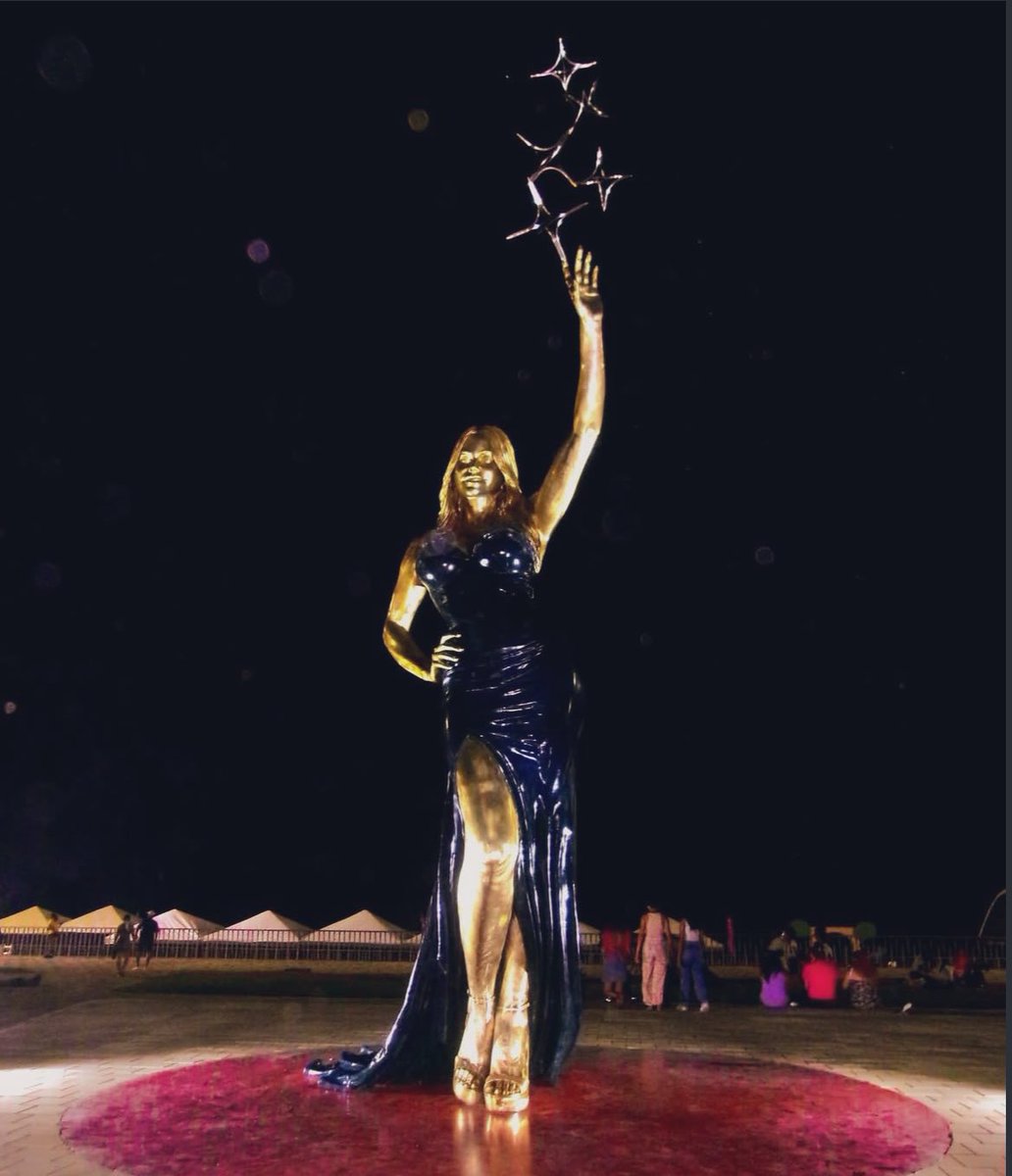 AureliaW (@sofiav_cake) on Twitter photo En honor a este día tan especial, cuando Sofía Vergara nació el 10 de julio de 1972, en Barranquilla, Colombia, la misma ciudad donde creció, se inauguró una estatua el 10 de julio de 2025 ❤️ <a href="/SofiaVergara/">Sofia Vergara</a> ❤️ En honor a este día tan especial, cuando Sofía Vergara nació el 10 de julio de 1972, en Barranquilla, Colombia, la misma ciudad donde creció, se inauguró una estatua el 10 de julio de 2025 ❤️ <a href="/SofiaVergara/">Sofia Vergara</a> ❤️