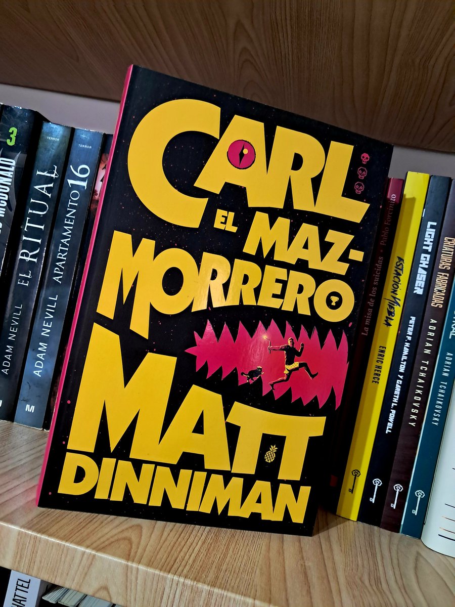 Psyklon_Z's tweet image. Hoy me ha llegado la EDICIÓN ESPECIAL de Carl El Mazmorrero de Natt Dinniman.
¿Que por qué es especial? Porque es de los pocos ejemplares que vais a ver por RRSS que se ha conseguido a cambio de una transacción económica.