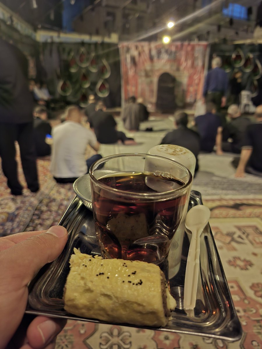 Hajpichkak's tweet image. چای روضه رو خوردی دیگه؟
همون که سادهست، ولی عجیب میچسبه...
انگار یهجوری با دل آدم حرف میزنه که هیچکس بلد نیست!
#حب_الحسین_یجمعنا