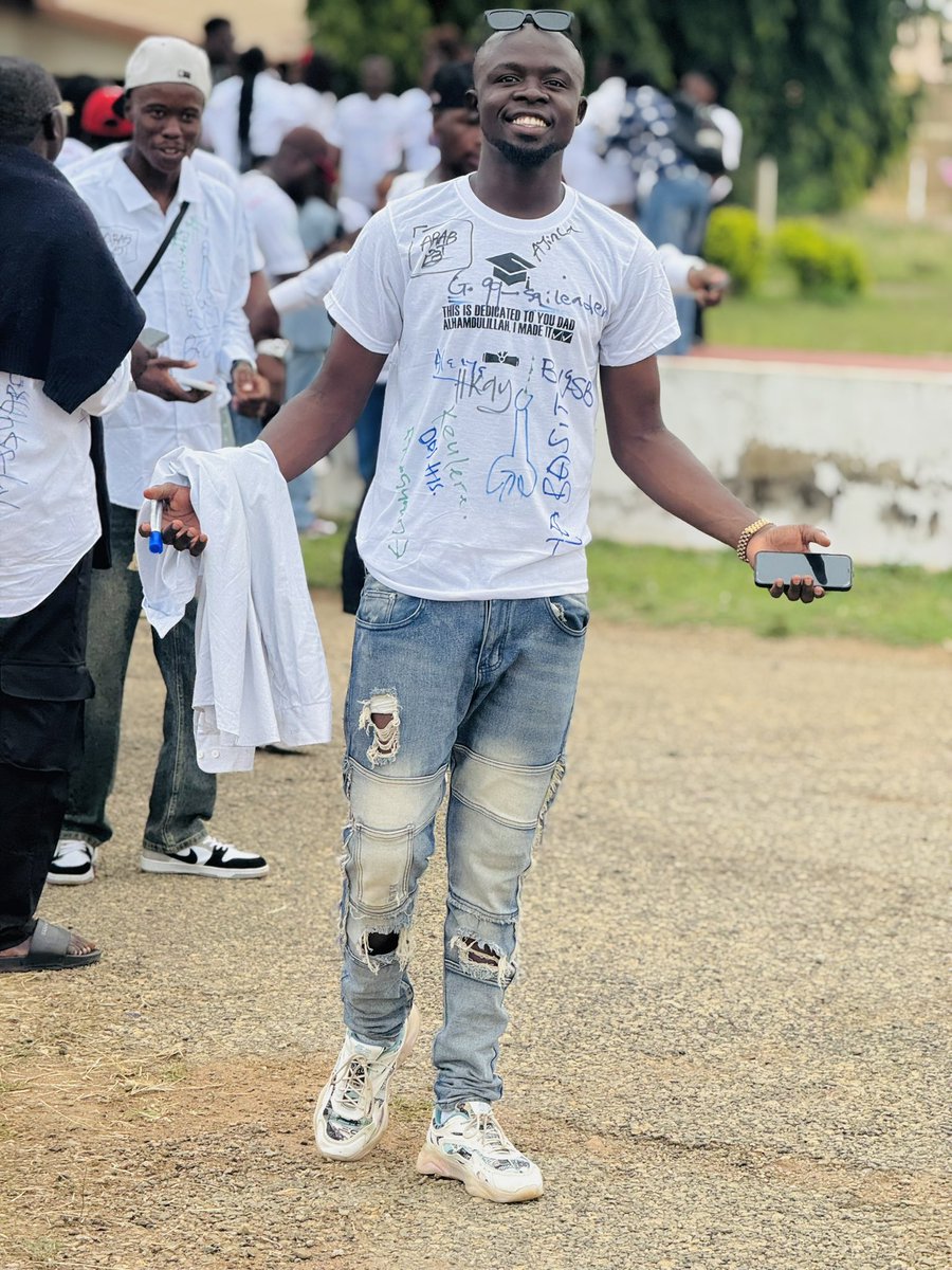 ElBaasity's tweet image. Alhamdulilah 🤲🤲🤲 This User is a graduate ✅❤️
Congratulations to my humble self ❤️