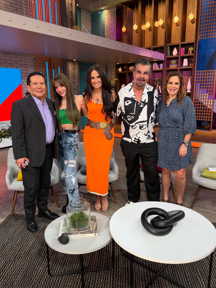 ¡Muchas gracias <a href="/imetunon/">Ime Tuñón</a> y #AntonioEscobar por visitarnos en #SaleElSol! 🙌🏻💃🏻🕺🏻🎭☀️📺