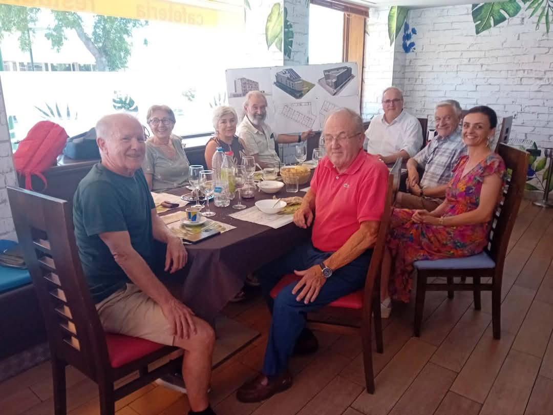 Incluso en esta etapa estival ⛱️ seguimos trabajando y hemos tenido reunión con <a href="/fiareBE/">Fiare Banca Etica</a> para tratar el tema de la financiación para la construcción de nuestro edificio de #viviendascolaborativas #cohousingsenior