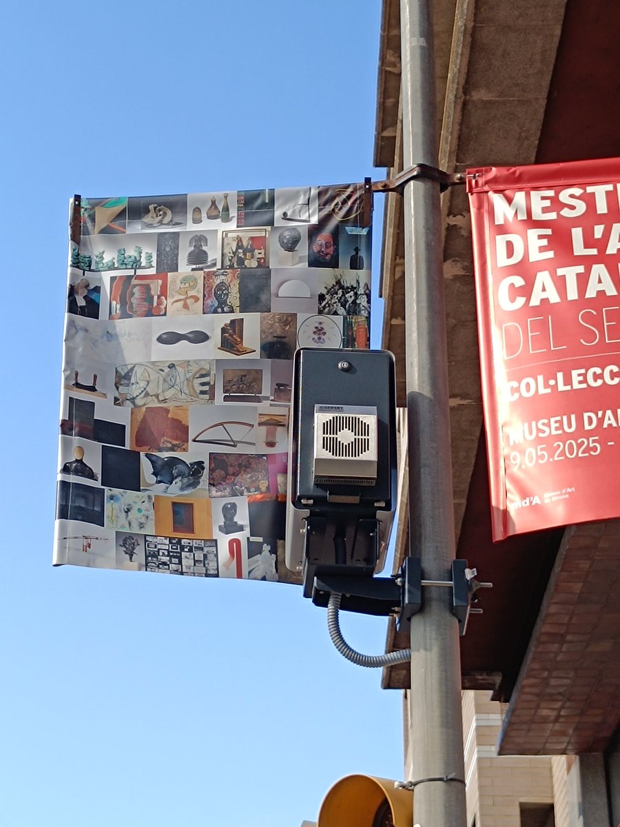 Una càmara de trànsit (o una pancarta de publicitat) sense sentit !!!