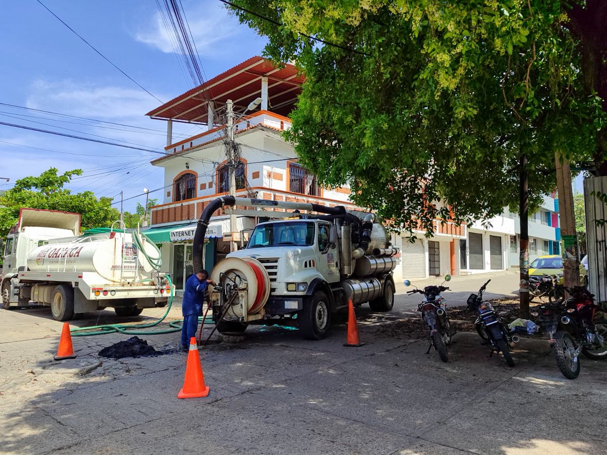 CEABIEN_OAX (@ceabienestar) on Twitter photo Con equipo tipo Vactor, personal de la CEABIEN y el Organismo Operador de Puerto Escondido realizaron trabajos de desazolve en San Pedro Mixtepec.
Gracias al respaldo del Gobernador <a href="/salomonj/">Salomón Jara Cruz</a> y del titular <a href="/NeftaliLopHer/">Neftalí López</a> , fortalecemos el bienestar de nuestras comunidades. Con equipo tipo Vactor, personal de la CEABIEN y el Organismo Operador de Puerto Escondido realizaron trabajos de desazolve en San Pedro Mixtepec.
Gracias al respaldo del Gobernador <a href="/salomonj/">Salomón Jara Cruz</a> y del titular <a href="/NeftaliLopHer/">Neftalí López</a> , fortalecemos el bienestar de nuestras comunidades.