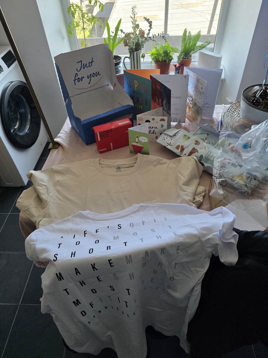 _AlexiosW's tweet image. Best girlfriend hooking me up with my first @SyndicateOG merch for my Birthday!🥳🥳🥳🤙🤙🤙 absolutely love them!! @Syndicate