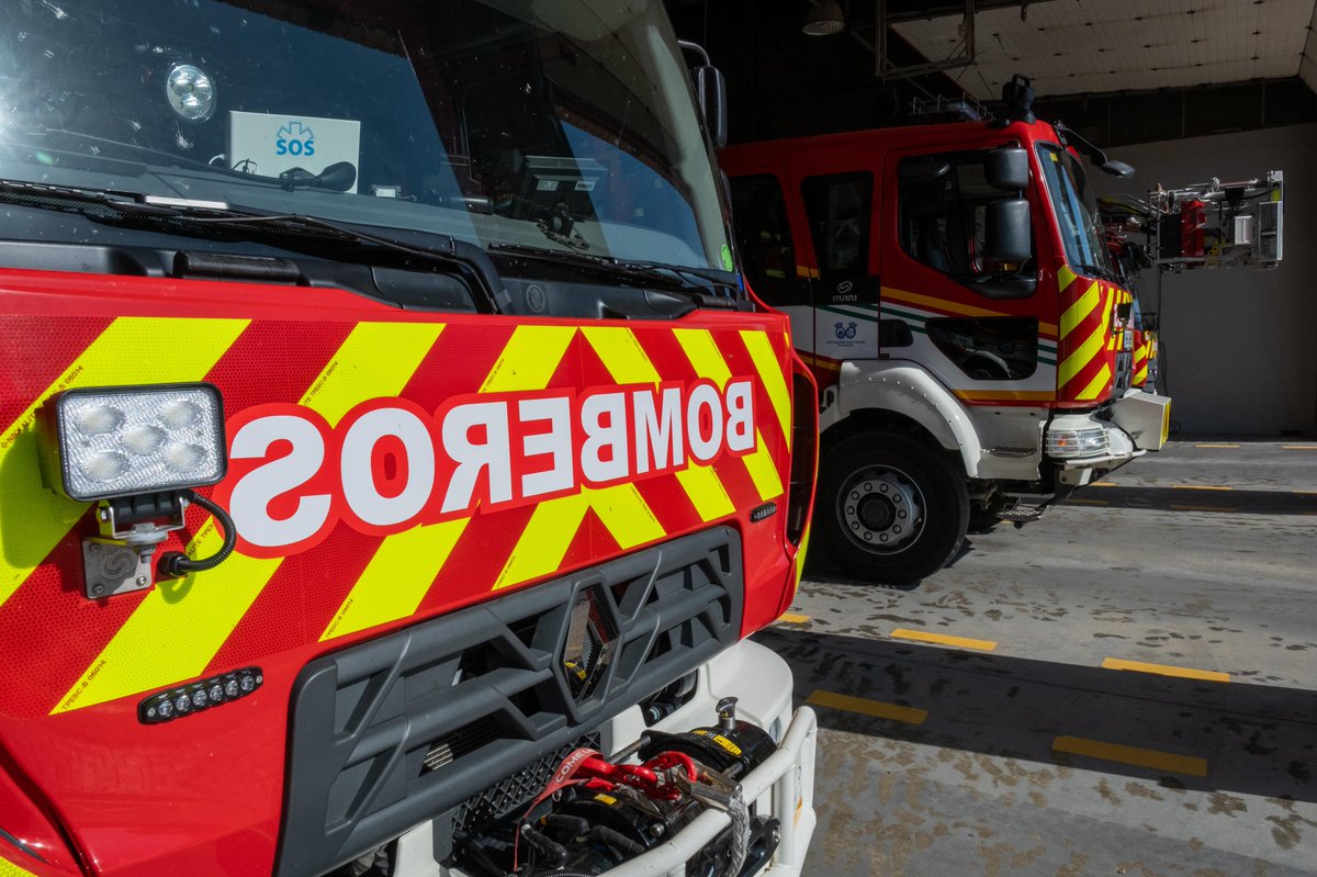 🔥 Efectivos del <a href="/CONSORCIOBOMBER/">CONSORCIOBOMBEROSHU</a> #Huelva intervienen en un incendio de pastos y agrícola declarado a las 14:59 h en #Manzanilla.

🚒 Movilizados 4 bomberos y 3 vehículos del Parque de #Almonte con participación de <a href="/Plan_INFOCA/">EMA INFOCA</a> .

⚠️ Cortada la vía férrea.