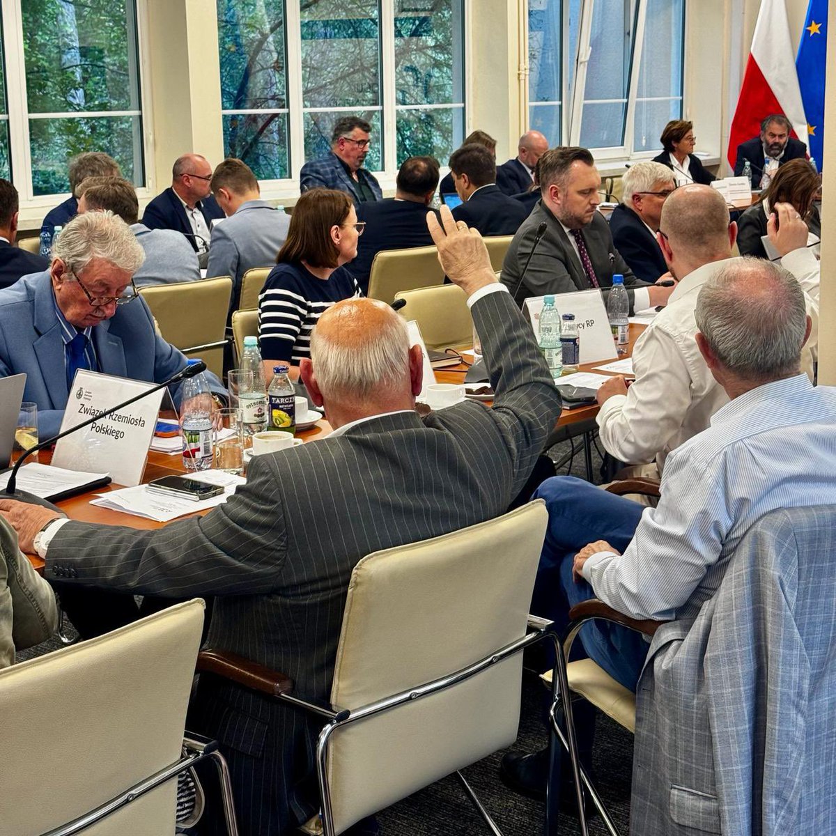 SeniorzyKPRM's tweet image. Minister @OklaDrewnowicz wzięła dziś udział w posiedzeniu Rady Dialogu Społecznego 🤝
Tematem obrad był wskaźnik waloryzacji emerytur i rent 🧓👵 z Funduszu Ubezpieczeń Społecznych na 2026 rok 📆