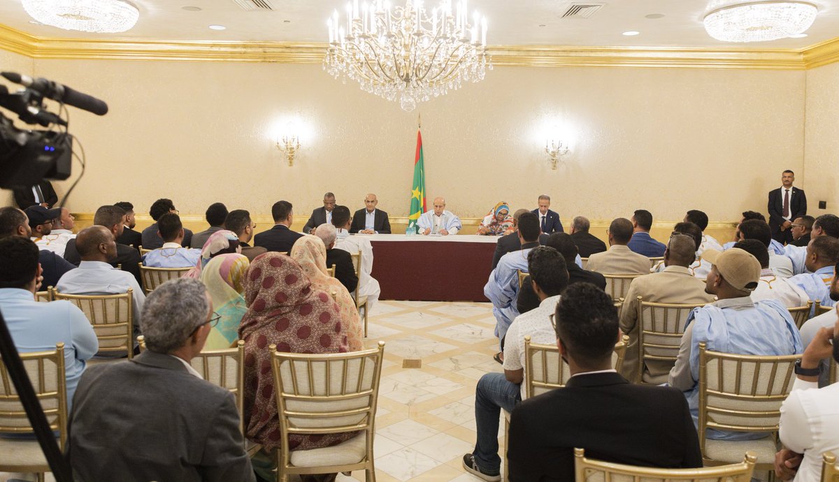 CheikhGhazouani's tweet image. حرصاً مني على التواصل مع أبناء الوطن في المهجر، سُعدت بلقاء مع ممثلي مكاتب جالياتنا ومجموعات شبابية في الولايات المتحدة.
لقد كان اللقاء فرصة لتبادل الأفكار ، وللتعاطي مع هموم ومقترحات و تطلعات أبناء وطننا المغتربين.