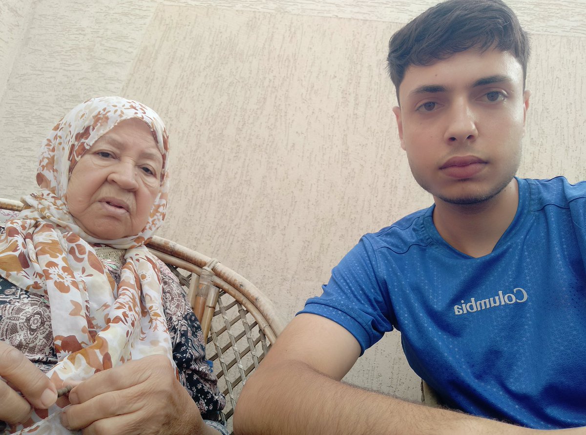 Mahmoud_in_gaza's tweet image. Thanks to my friend from Poland for drawing this picture of me and my grandmother πβ€οΈ
chuffed.org/project/save-mβ¦