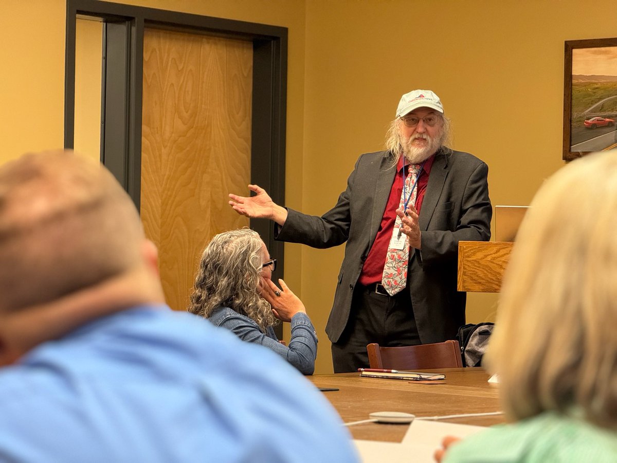 VARuralCenter's tweet image. “People have not lost their interest in news, but as local news has shrunk, people have filled their news diet with national news….but markets abhor a vacuum..”
Dwayne Yancey, @CardinalNewsVA Founding Editor, shared with #VRLI its role in covering issues that affect #rural VA.