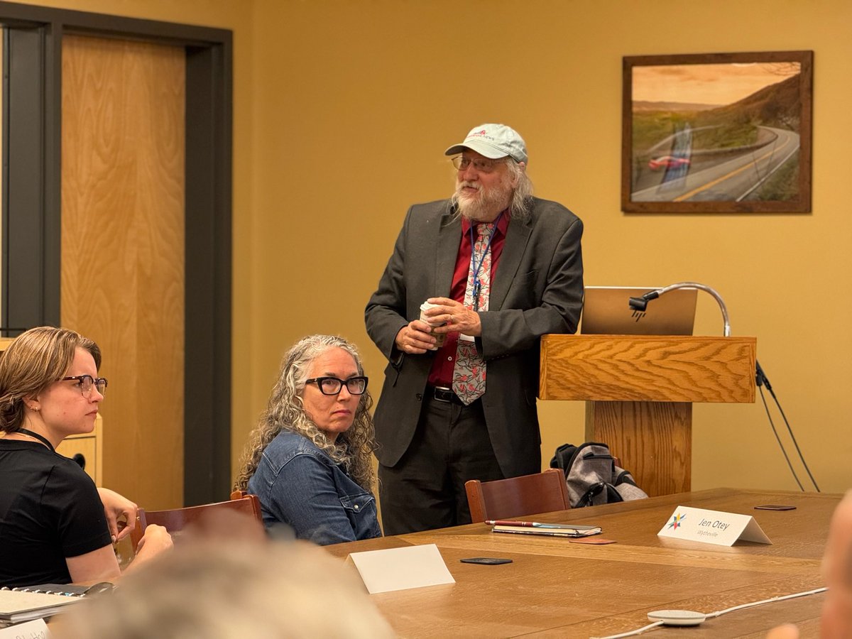 VARuralCenter's tweet image. “People have not lost their interest in news, but as local news has shrunk, people have filled their news diet with national news….but markets abhor a vacuum..”
Dwayne Yancey, @CardinalNewsVA Founding Editor, shared with #VRLI its role in covering issues that affect #rural VA.