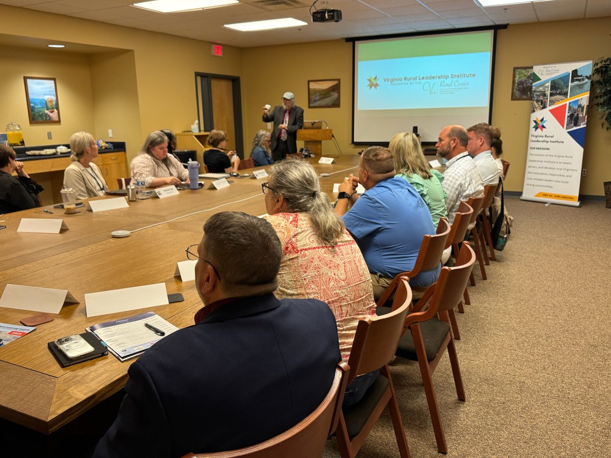 VARuralCenter's tweet image. “People have not lost their interest in news, but as local news has shrunk, people have filled their news diet with national news….but markets abhor a vacuum..”
Dwayne Yancey, @CardinalNewsVA Founding Editor, shared with #VRLI its role in covering issues that affect #rural VA.